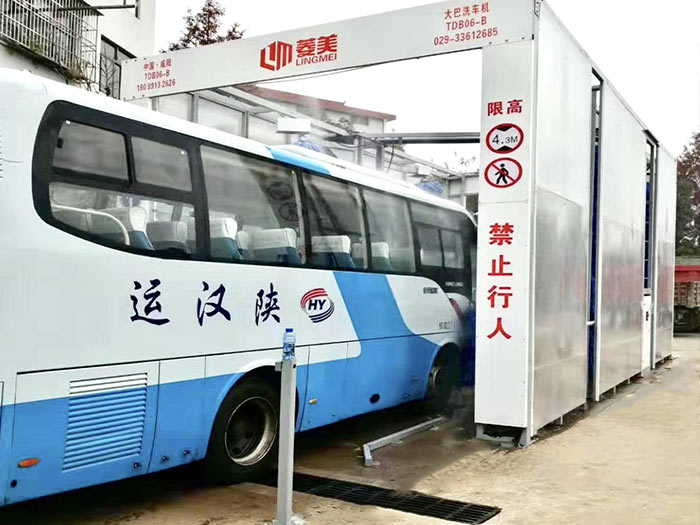 大巴洗車機(jī)